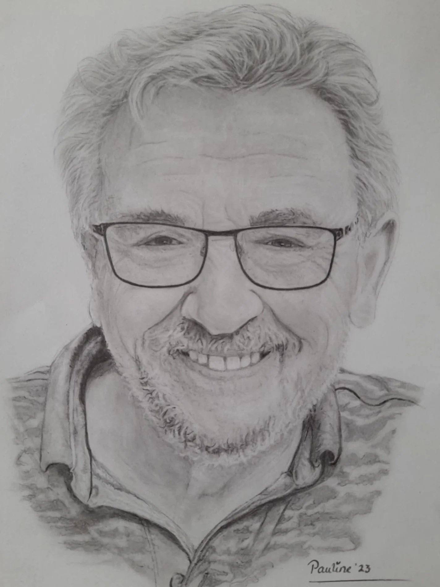 Potloodportret van vriendelijk mannelijk gezicht met bril
